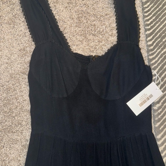 Reformation Hedda Dress in Black NWT Sz 10 - Picture 9 of 13